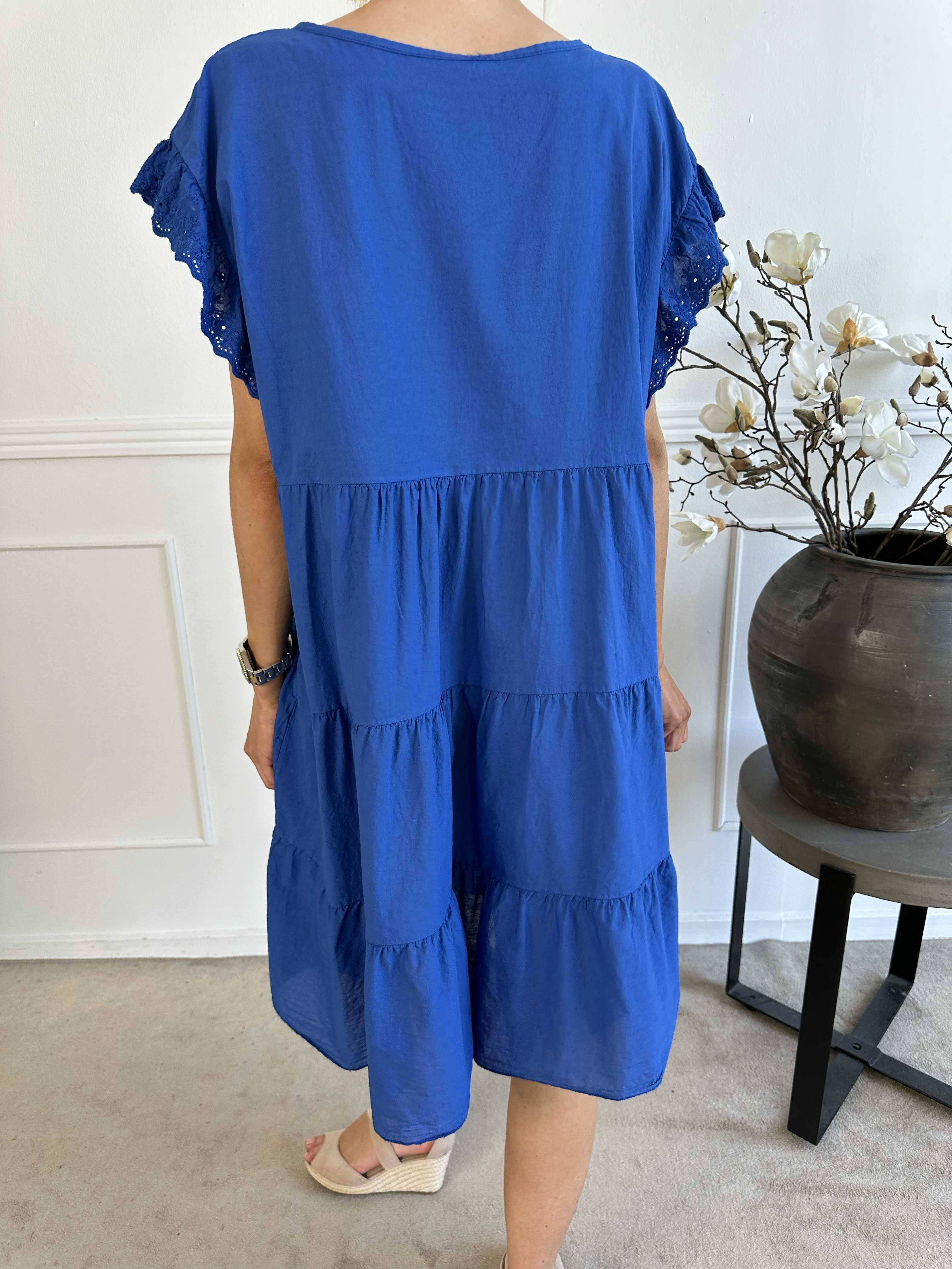 Canada - Söt bomullsklänning med volangärmar och lager-på-lager-look